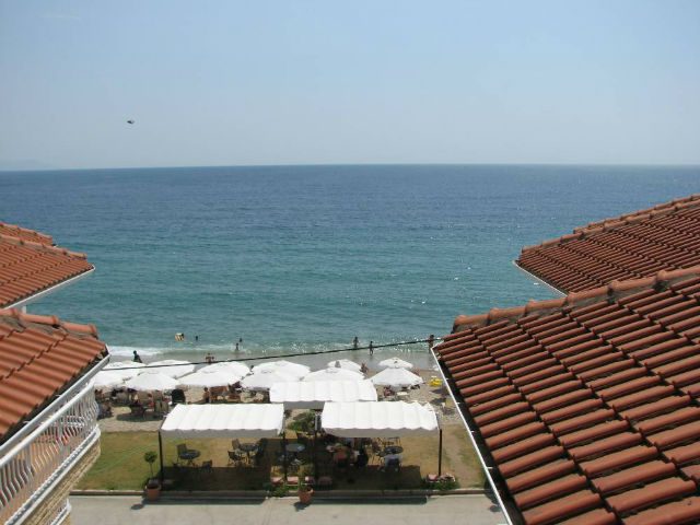 nea-vrasna-apart-hotel-afroditi-pogled na plazu iz vile